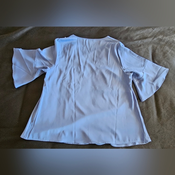 Bloomchic Blue Applique Blouse with Bell Sleeves Size 14-16, Never Worn - Picture 3 of 5
